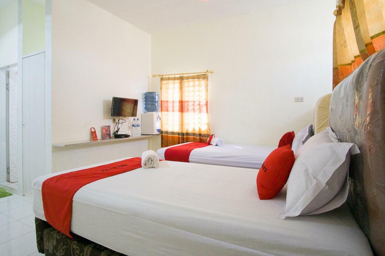 Hotel Reddoorz @ Pematangsiantar 2 Esterno foto