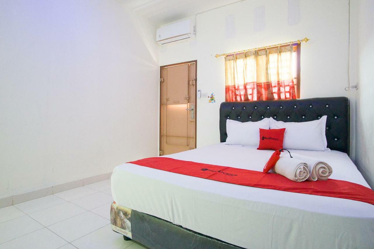 Hotel Reddoorz @ Pematangsiantar 2 Esterno foto