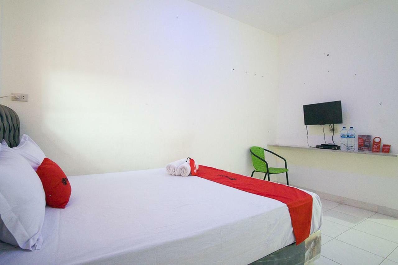 Hotel Reddoorz @ Pematangsiantar 2 Esterno foto