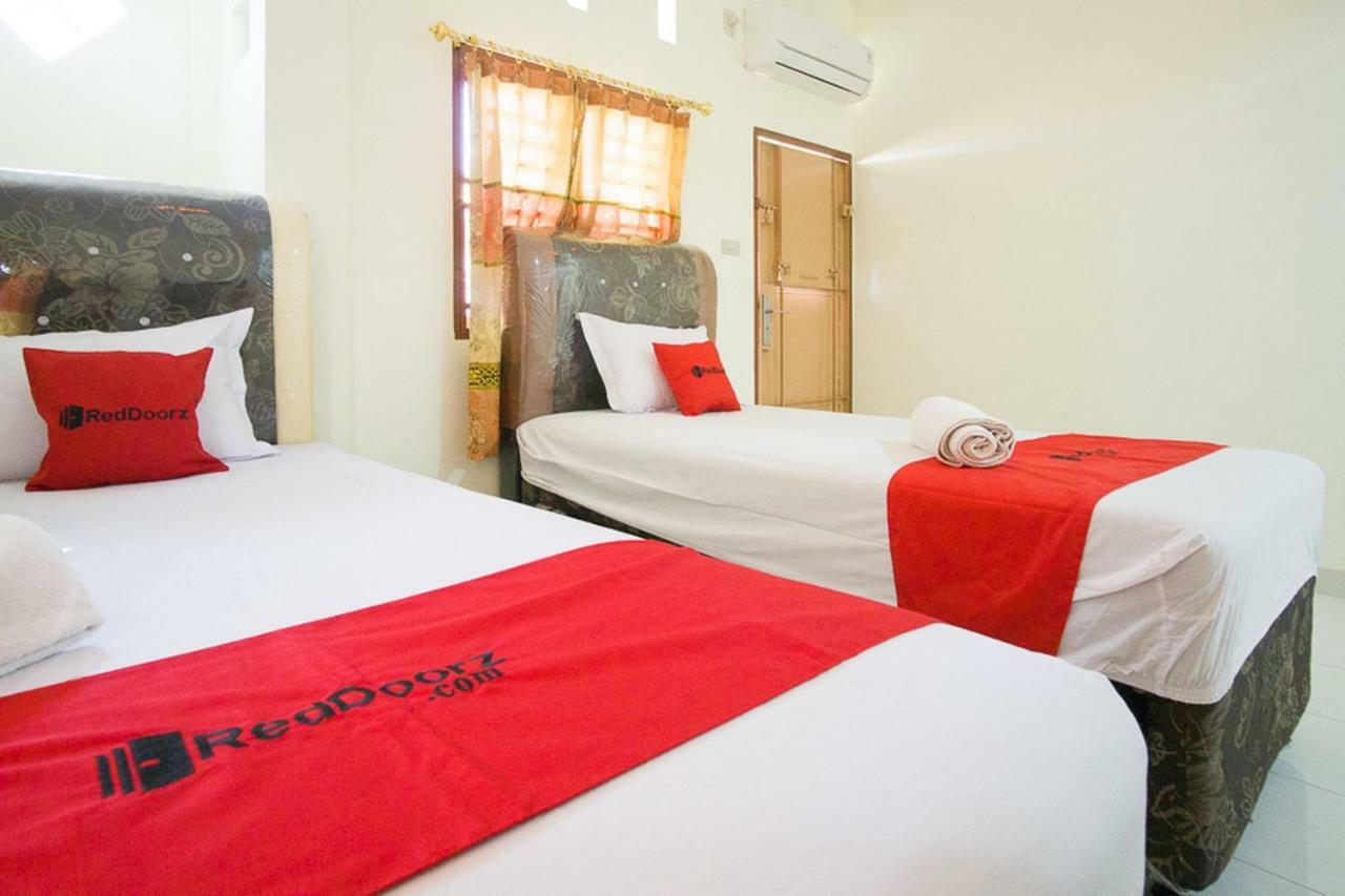 Hotel Reddoorz @ Pematangsiantar 2 Esterno foto